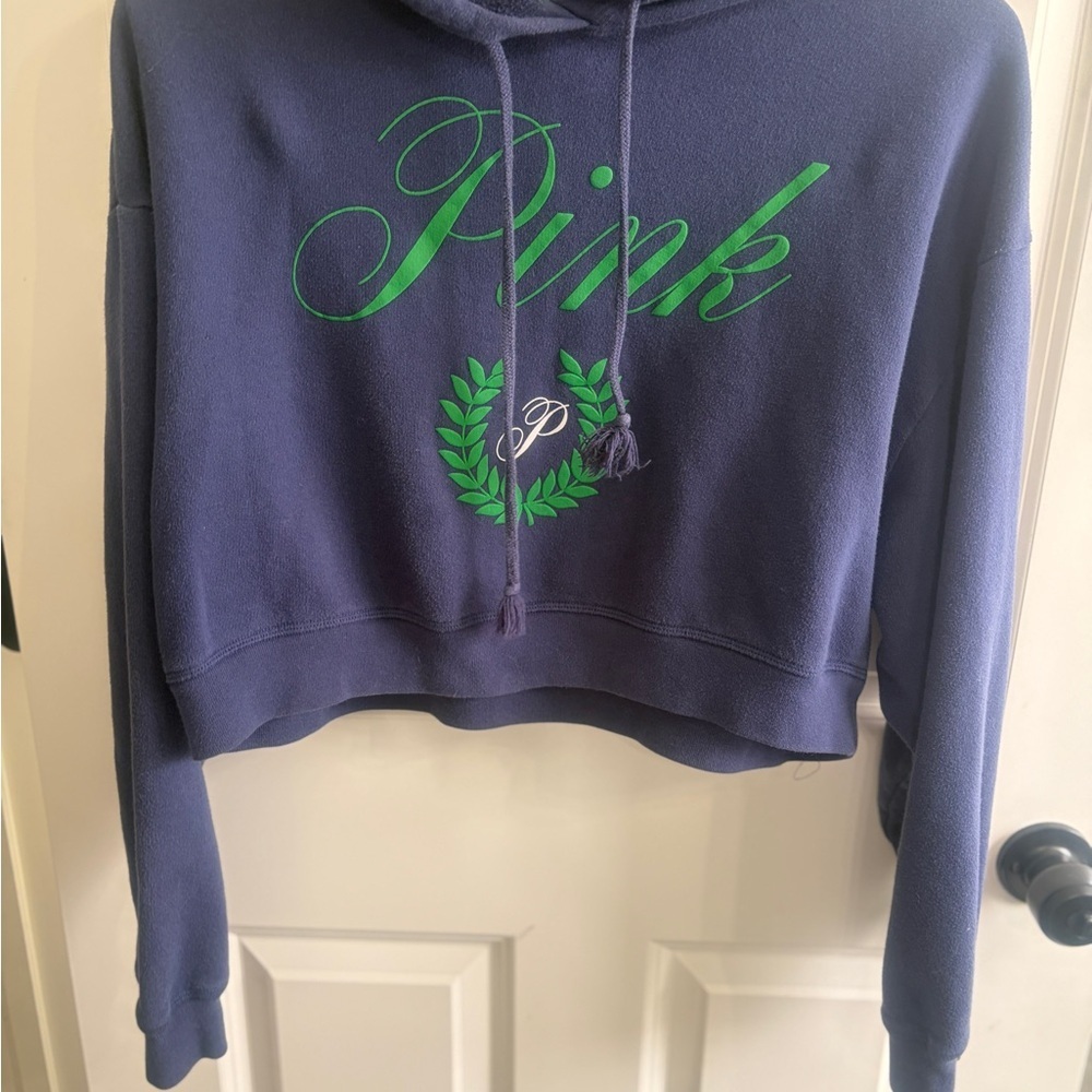 Great condition L PINK Victoria's Secret Navy Cropped Hoodie with Green Logo. - Picture 3 of 10